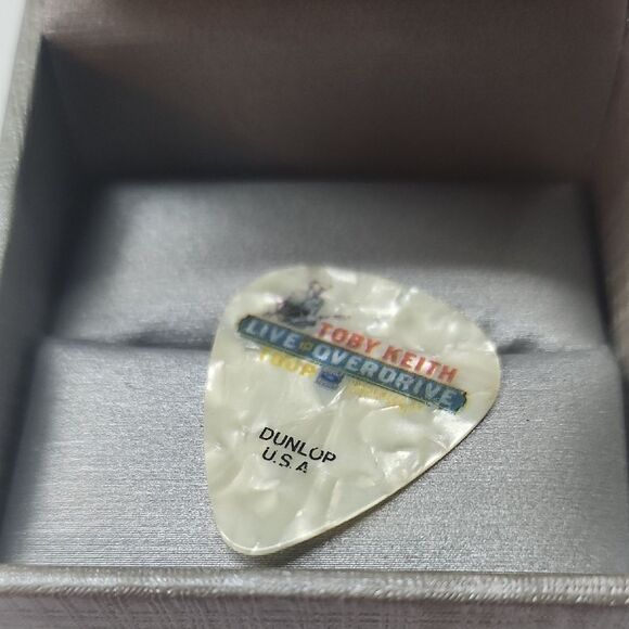 Toby Keith Joey Floyd Signature Live In Overdrive White Guitar Pick - 2012 Tour - Picture 1 of 2